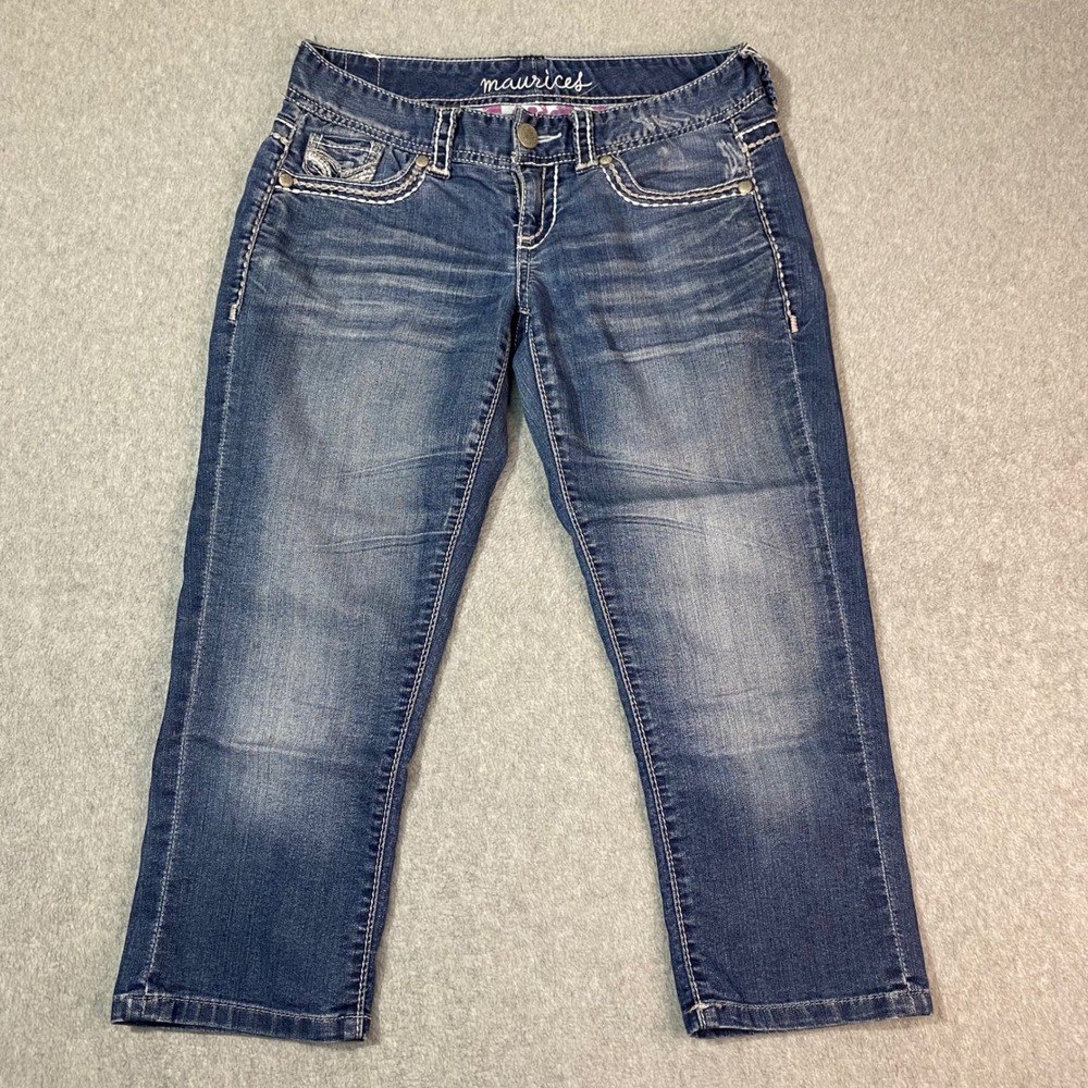Maurices Capri Jean Women's 1/2 Blue Medium Wash Contrast Stitch Embroidered EUC